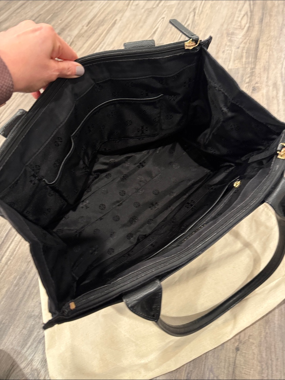Tory Burch Ella Black Leather Tote Bag - Picture 7 of 16